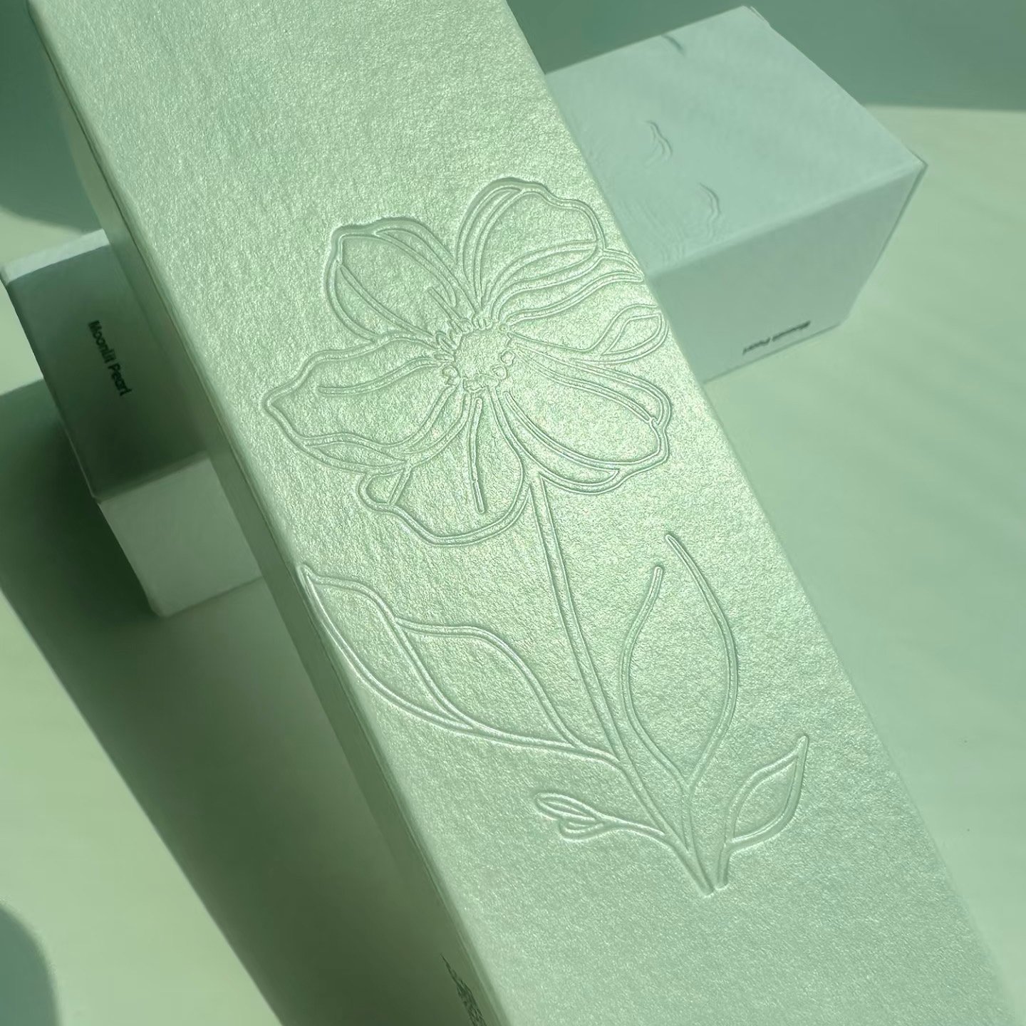Debossed Pattern On Pearlescent Paper